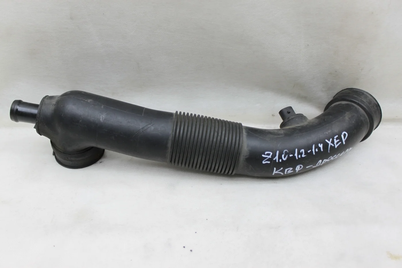 Патрубок воздушный с датчиком Опель Корса Д