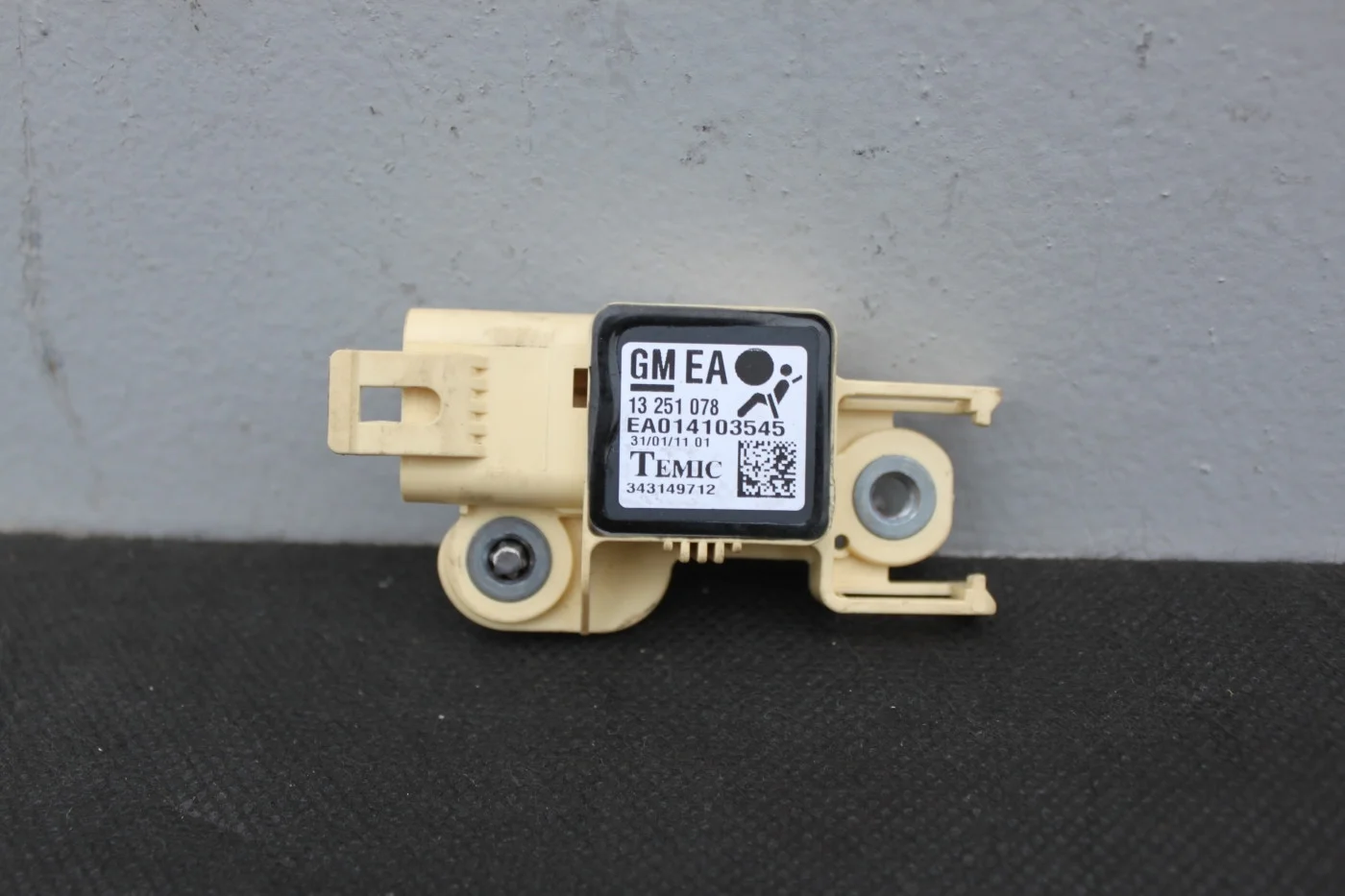 Датчик удара боковой 13251078 Опель Астра Н Зафира