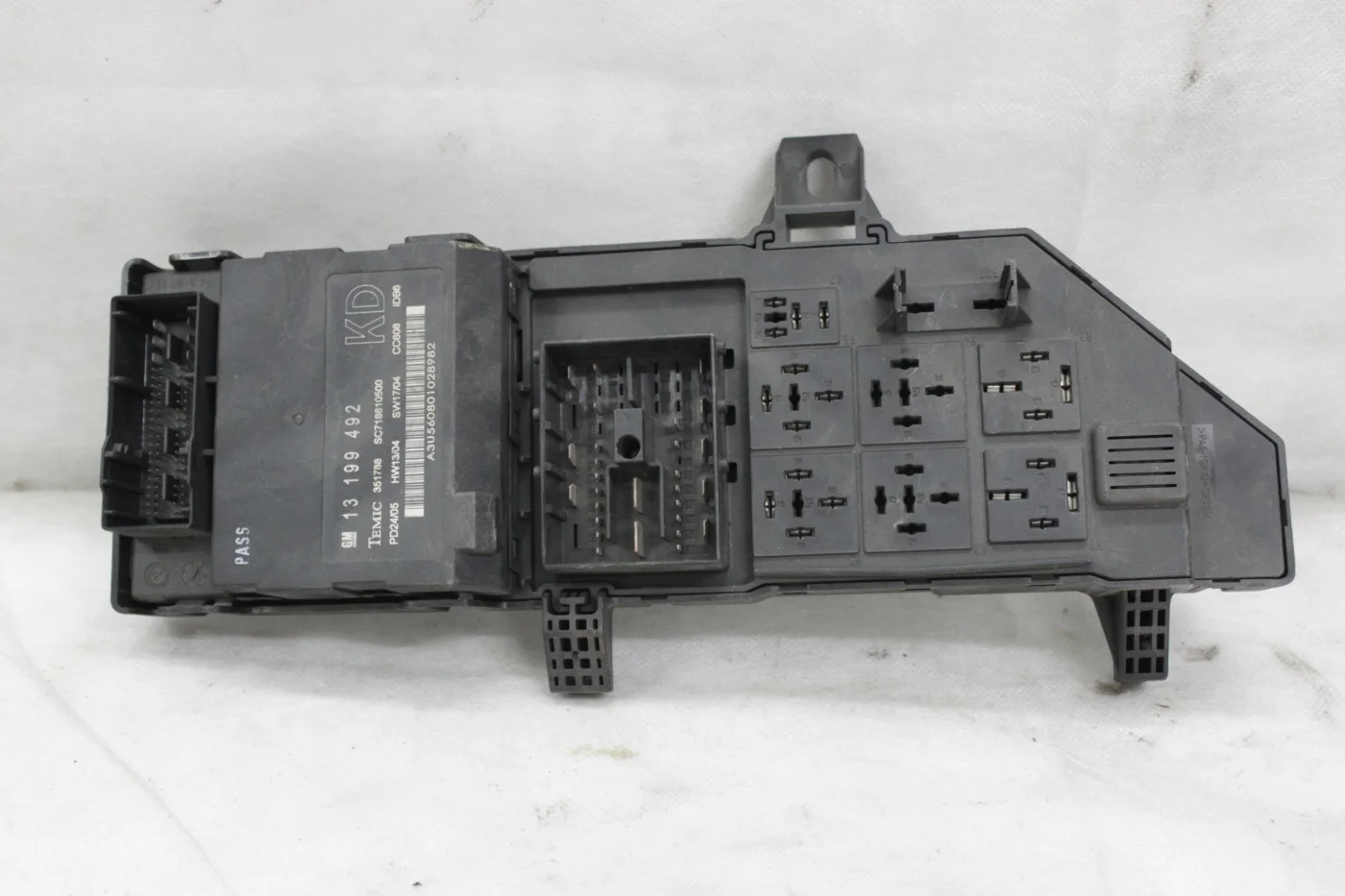 Блок предохранителей 13199492 KD Опель Вектра Ц