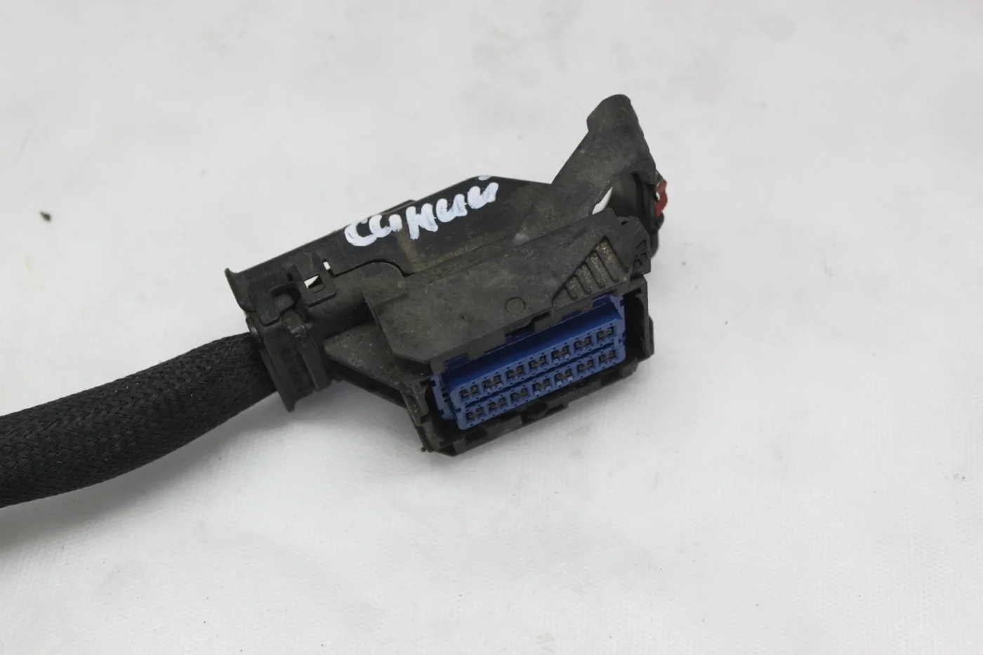 Разъем ЭБУ двигателя A14NET синий Opel Astra J