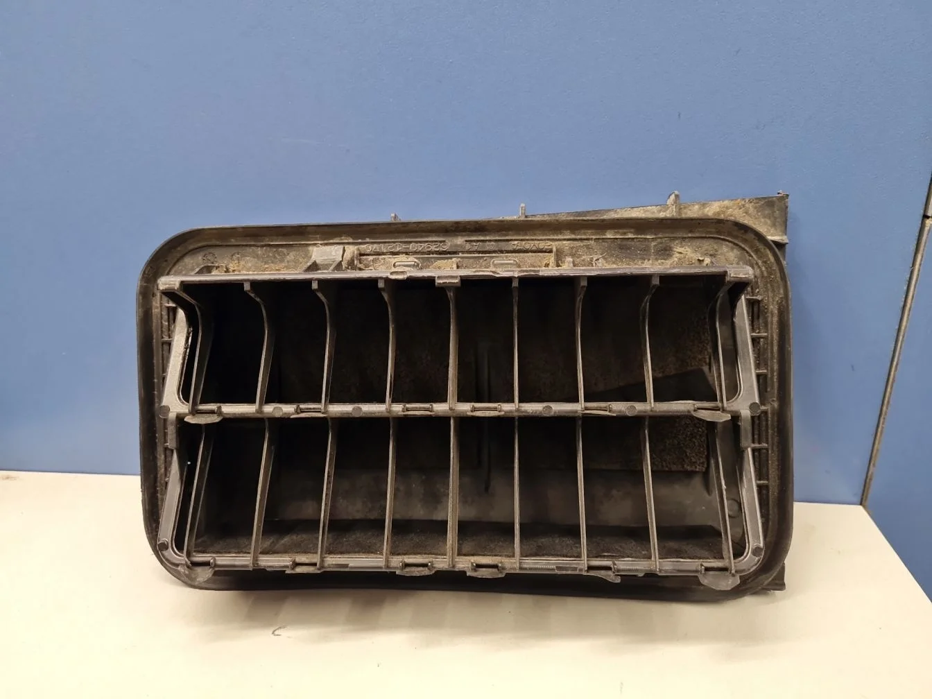 Решетка вентиляционная левая для Toyota Land Cruiser Prado 120 2002-2009