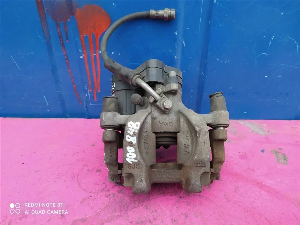 Суппорт задний правый Tiguan 2 Passat B8 3Q0615424