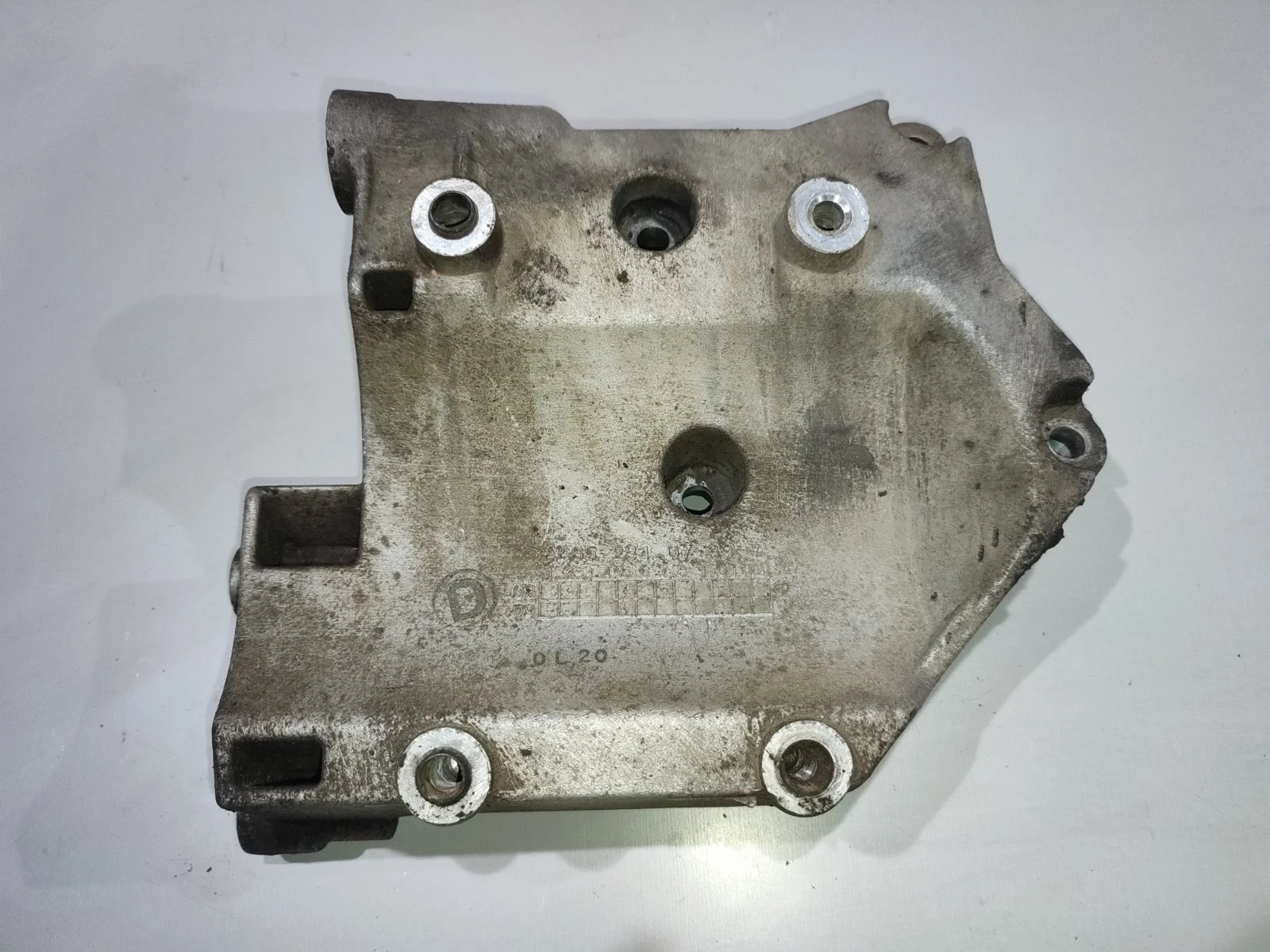 Кронштейн компрессора кондиционера Ssangyong Rexton