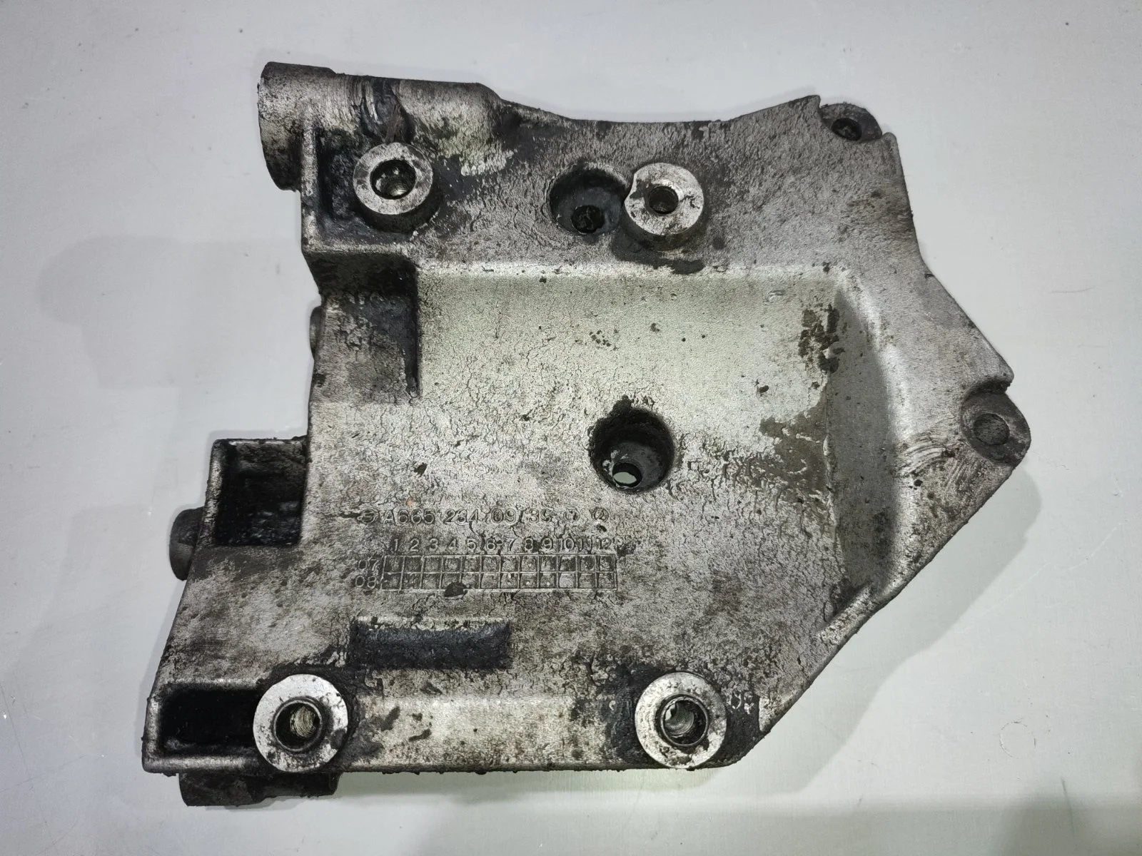 Кронштейн компрессора кондиционера Ssangyong Kyron 2008