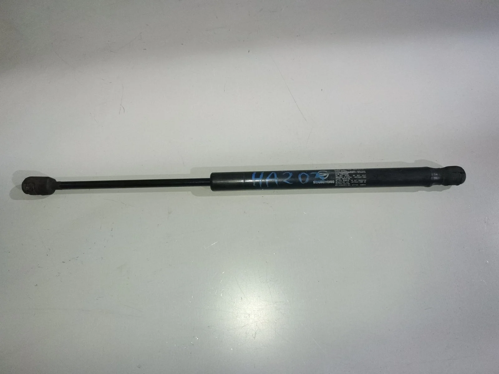 Амортизатор капота SsangYong Kyron 2011 D130