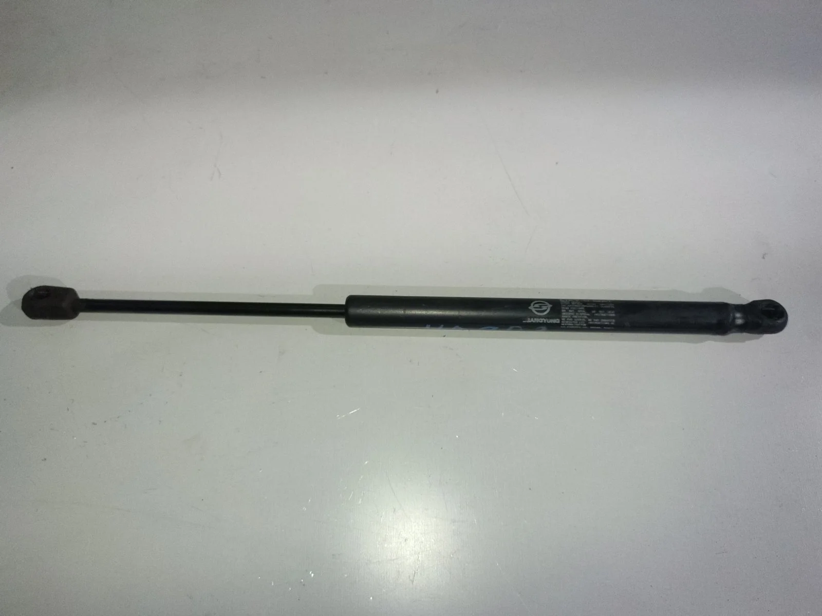 Амортизатор капота SsangYong Kyron 2011 D130