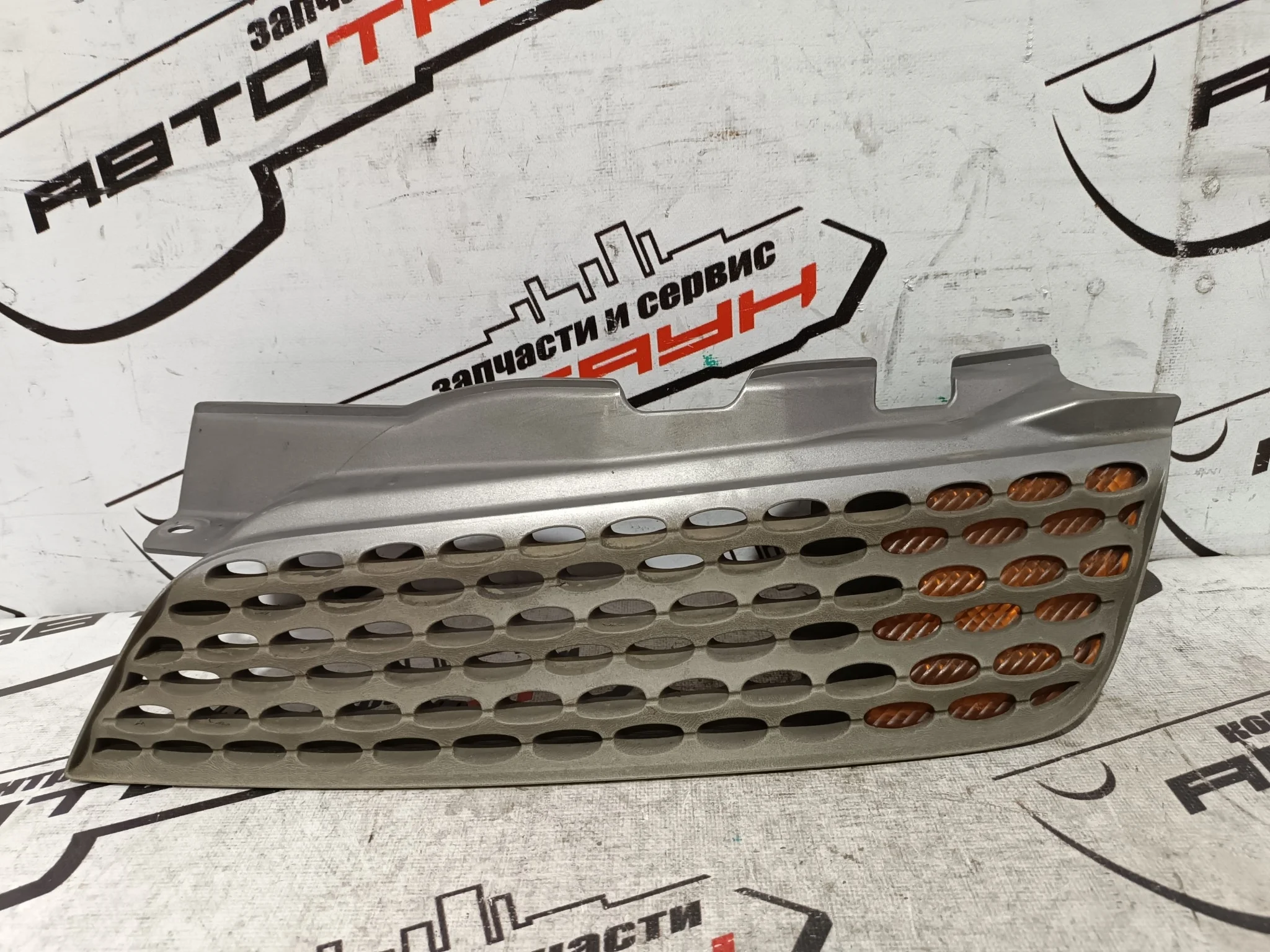 РЕШЕТКА РАДИАТОРА NISSAN ЛЕВО 62330AX000 NA6097Z