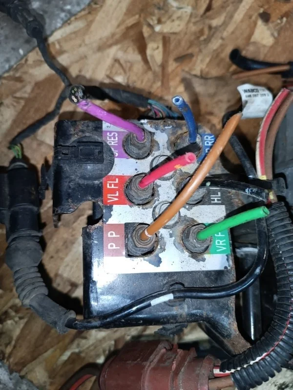 Блок клапанов пневмоподвески Audi A6 2011 4F5