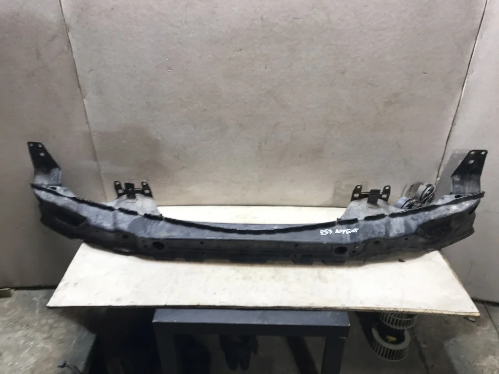 Усилитель переднего бампера BMW X5 E53