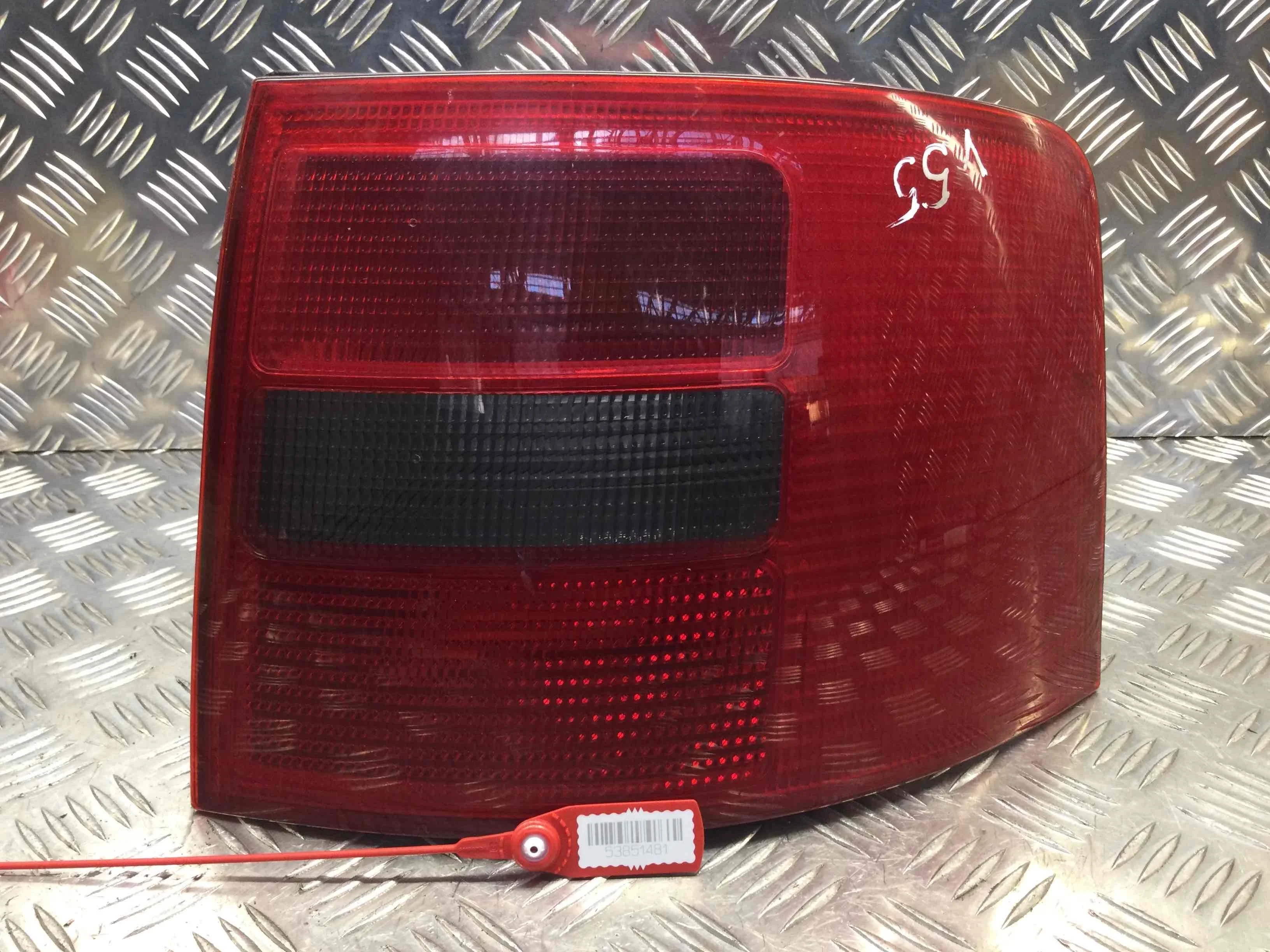 Фонарь задний правый Audi A6 C5/4B (1997-2004) дизель 2.5 TDI Механика Универсал