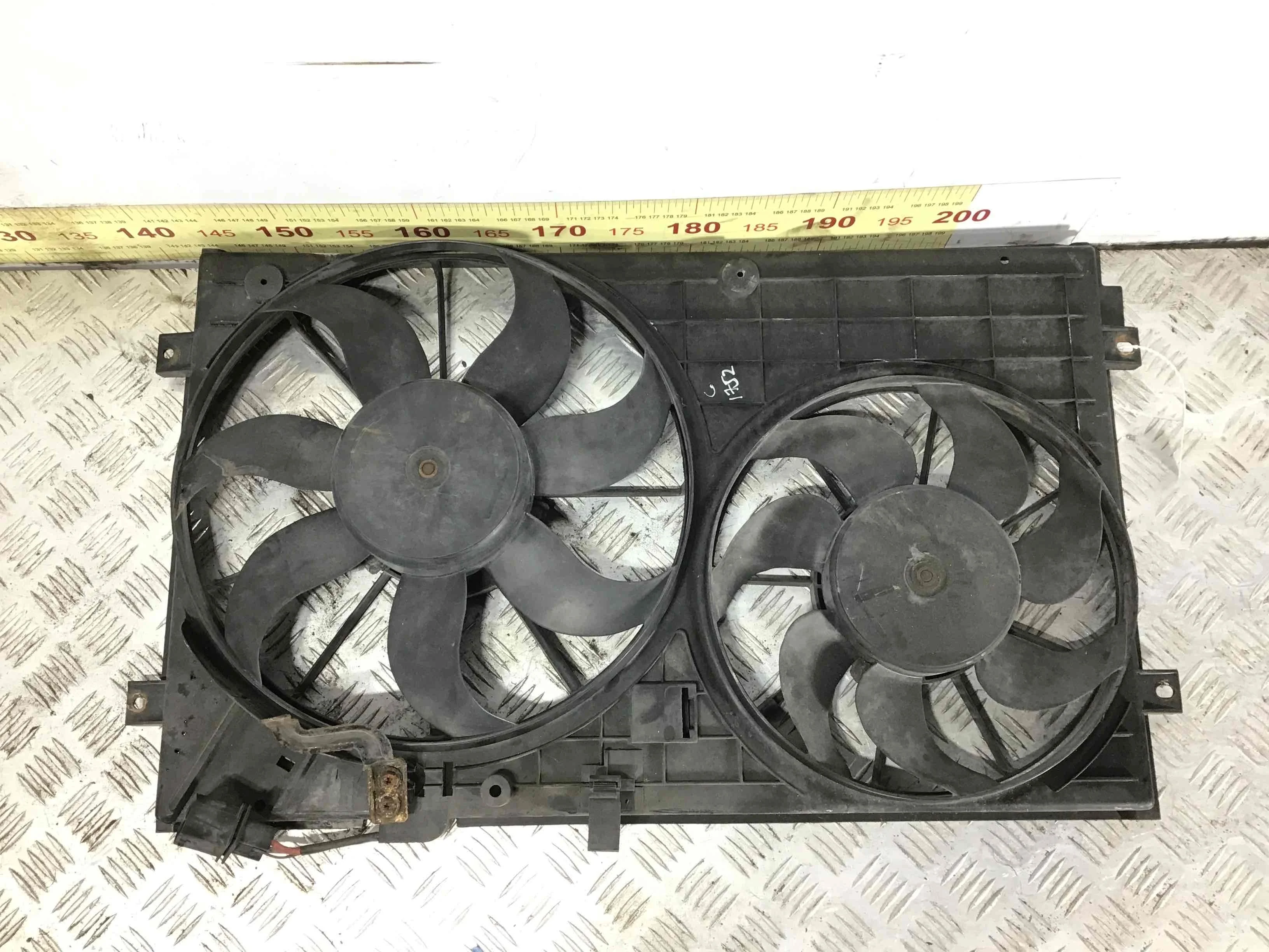 Вентилятор радиатора Audi A3 8P (2003-2005) бензин 2.0 i Механика Х/б