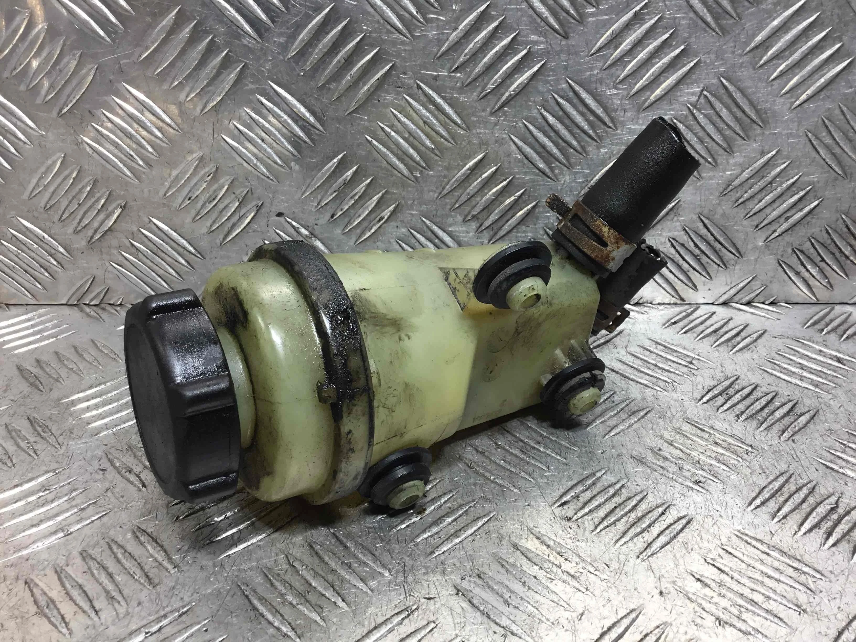 Бачок гидроусилителя Ford Focus 1 поколение [рестайлинг] (2001-2005) бензин 1.6 i Механика Х/б