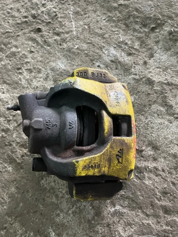 Суппорт передний левый Land Rover Range Rover Evoque I (2011-2018) 2015 LR015387 2.2 D