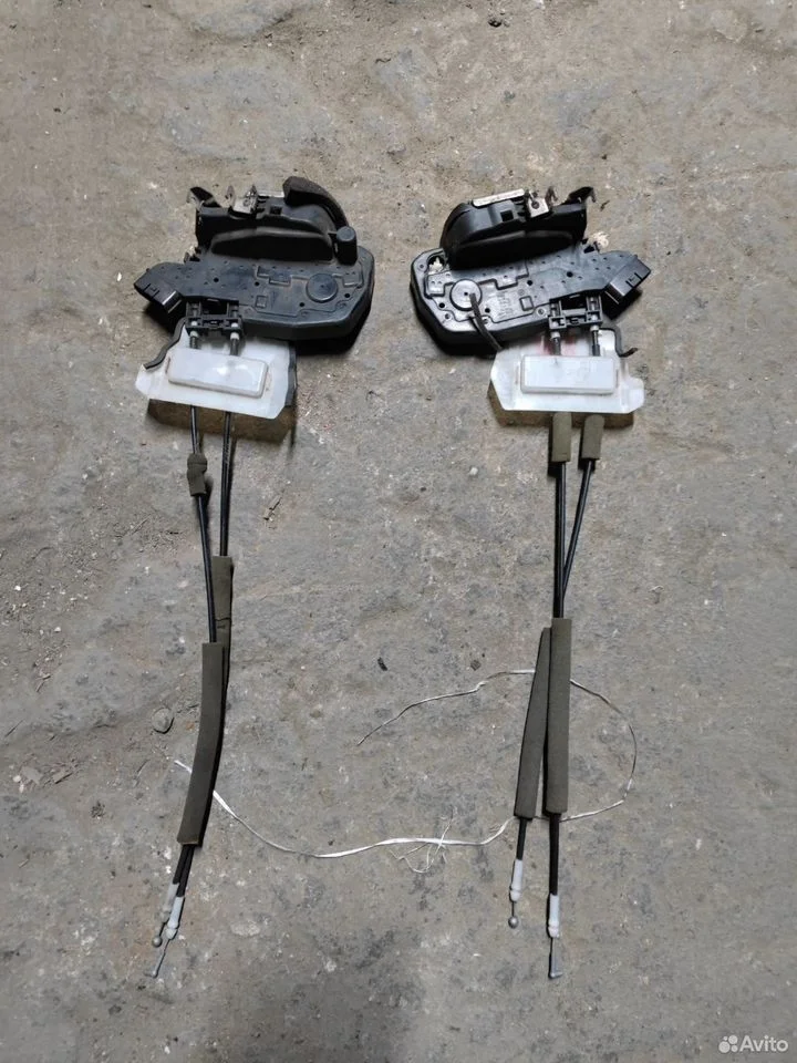 Замок двери передний правый Инфинити EX35 J50