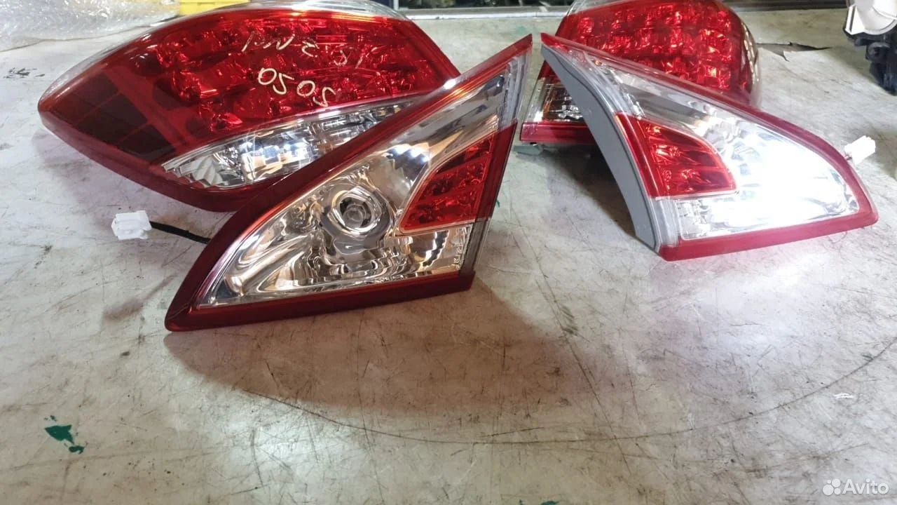 Фонарь в крышку багажника Ниссан Мурано Z51