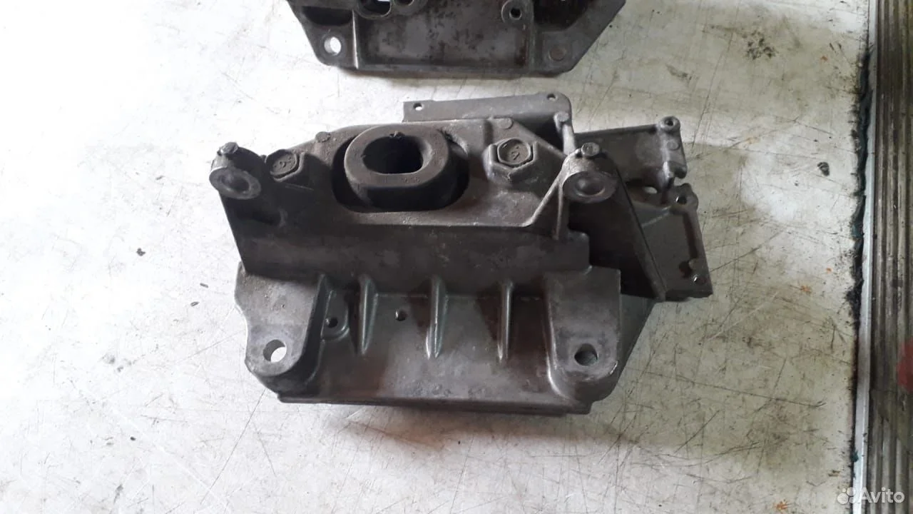 Подушка двигателя Nissan Juke