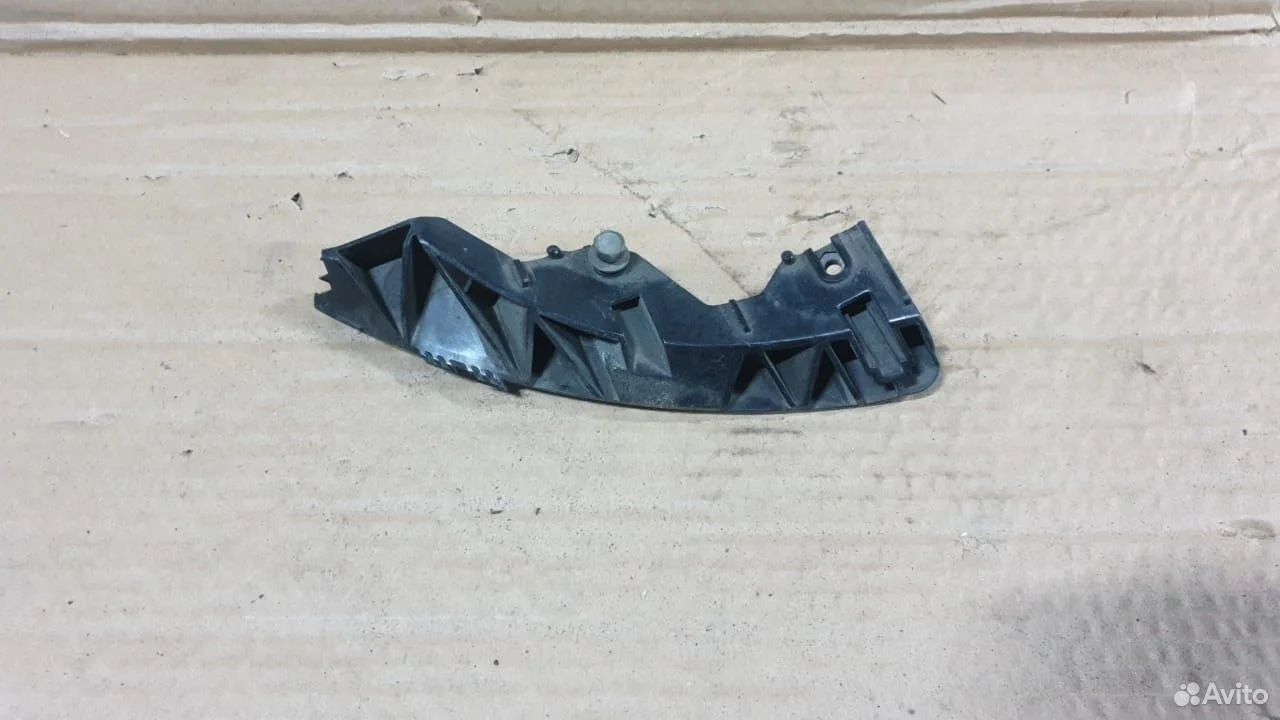 Кронштейн бампера правый Инфинити G V36