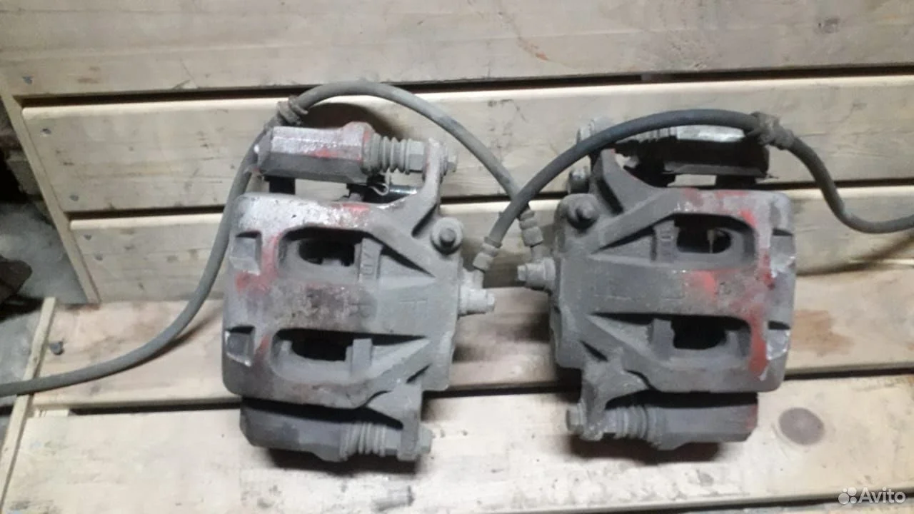 Суппорт тормозной передний инфинити fx35 fx45 s50