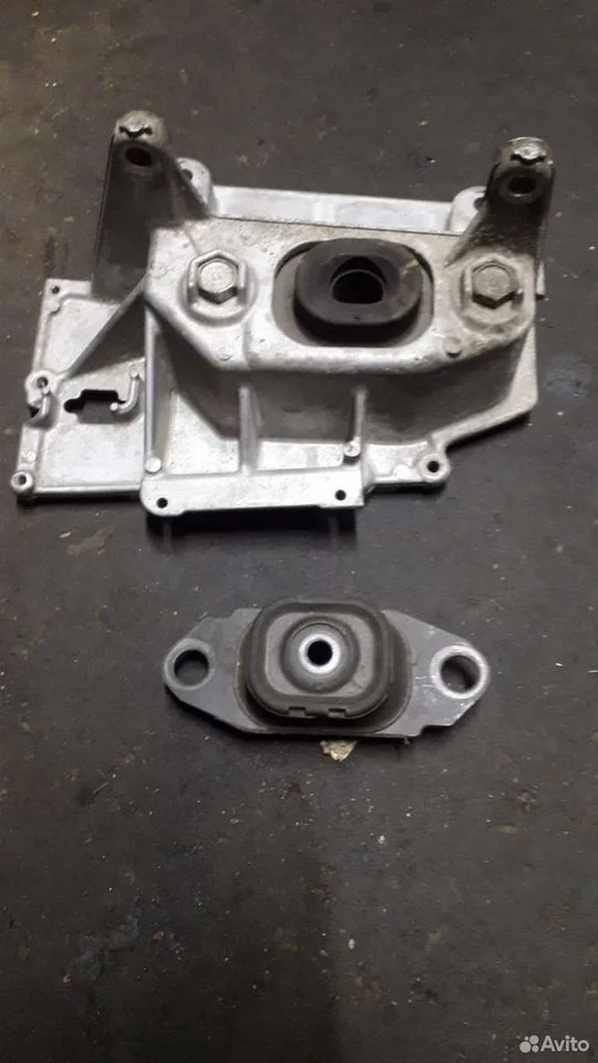 Подушка вариатора АКПП опора Nissan Juke
