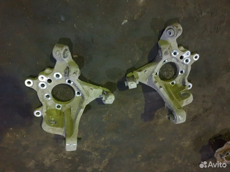 Кулак поворотный задний infiniti m y51 3.7 разбор