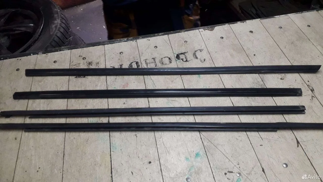 Молдинг стекла двери Инфинити FX35 FX45 S50
