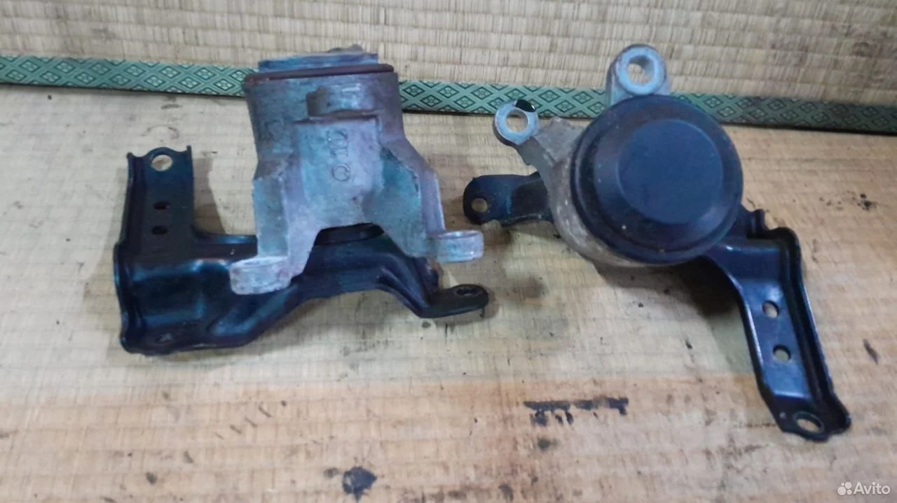 Подушка двигателя правая Ниссан Мурано Z51