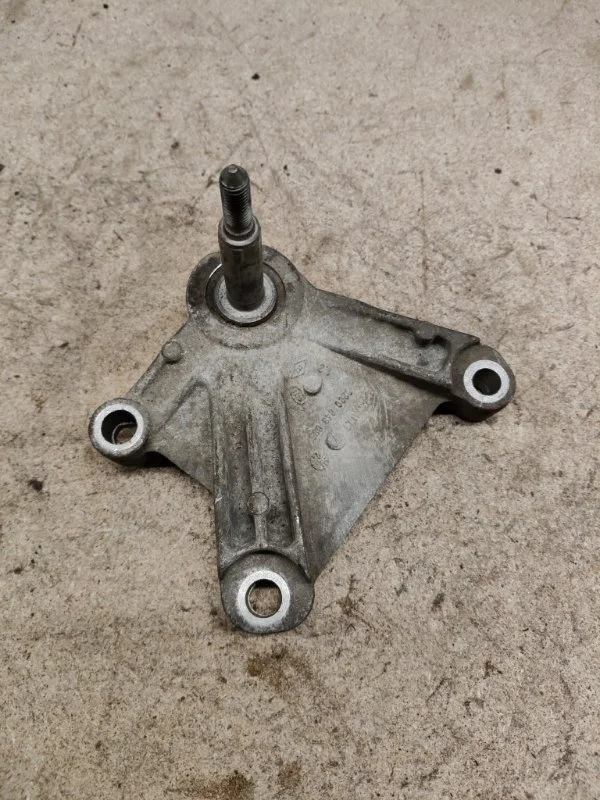 Кронштейн кпп Nissan Almera