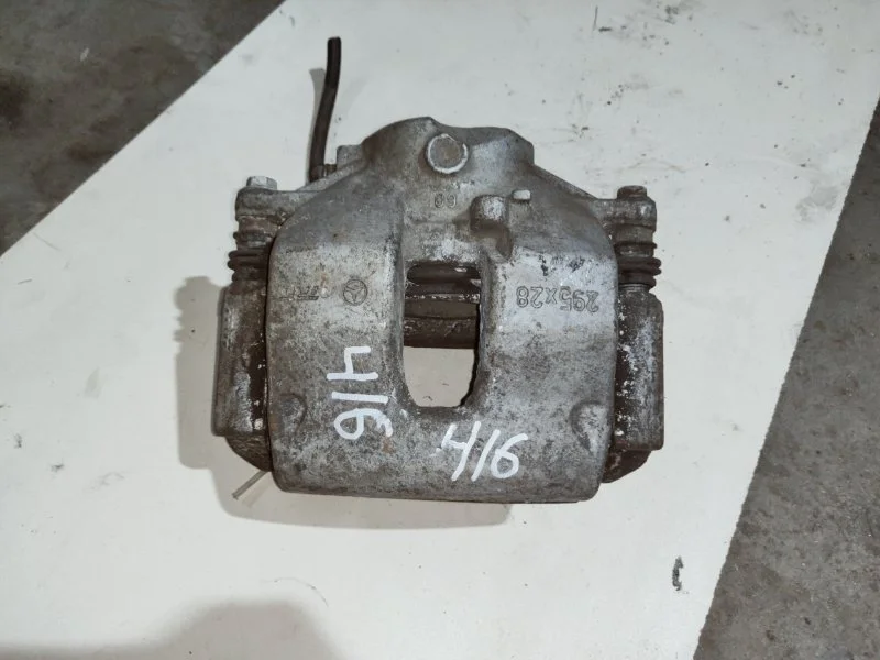 Суппорт Mercedes-Benz -Class W204 2008