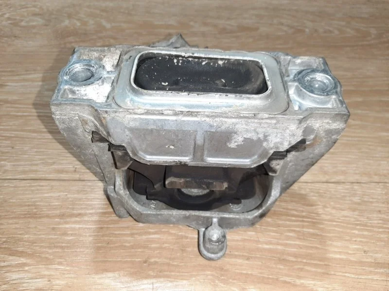 Подушка двигателя Volkswagen Golf 5 2008