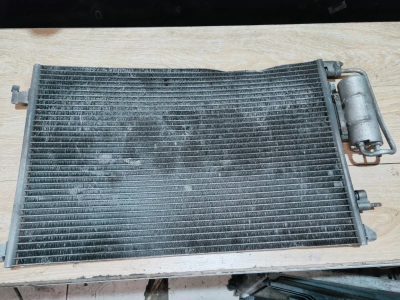 Радиатор кондиционера Opel Vectra 2006