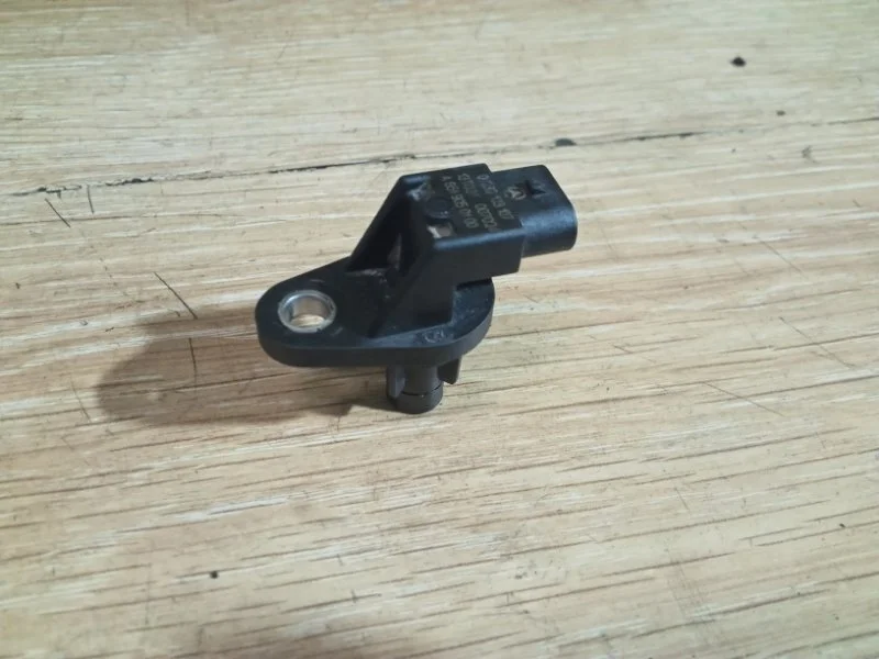 Датчик положения распредвала Mercedes-Benz Sprinter W906