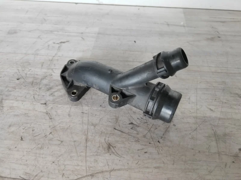 Патрубок системы охлаждения BMW 1 E87 2006