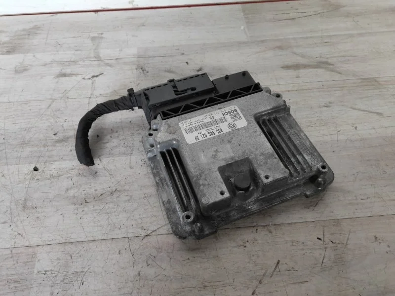 Блок управления двигателем Volkswagen Passat B6 2005