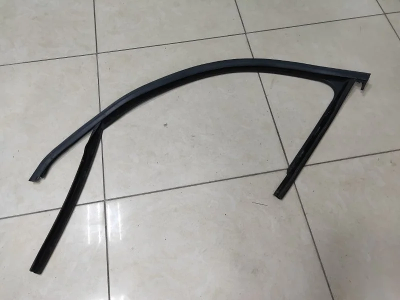 Направляющая стекла Volkswagen Passat B6 2005