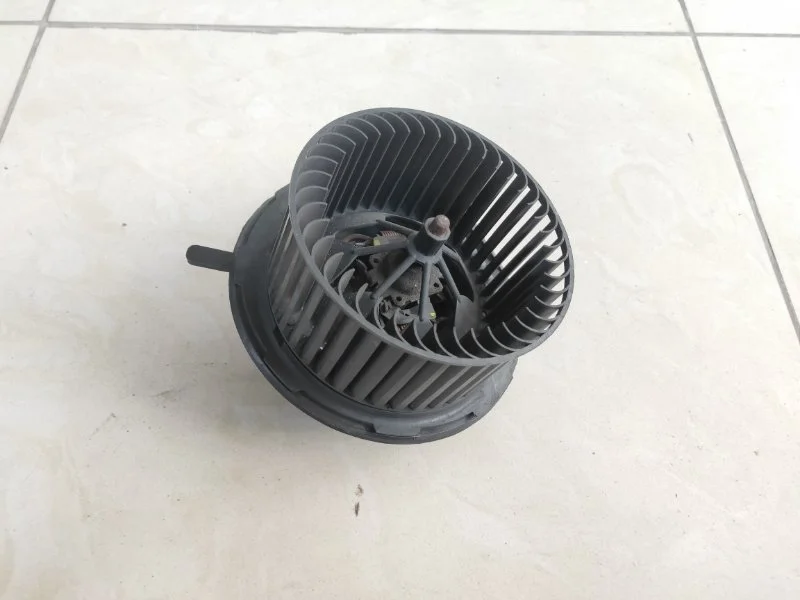 Мотор печки Volkswagen Passat B6 2005