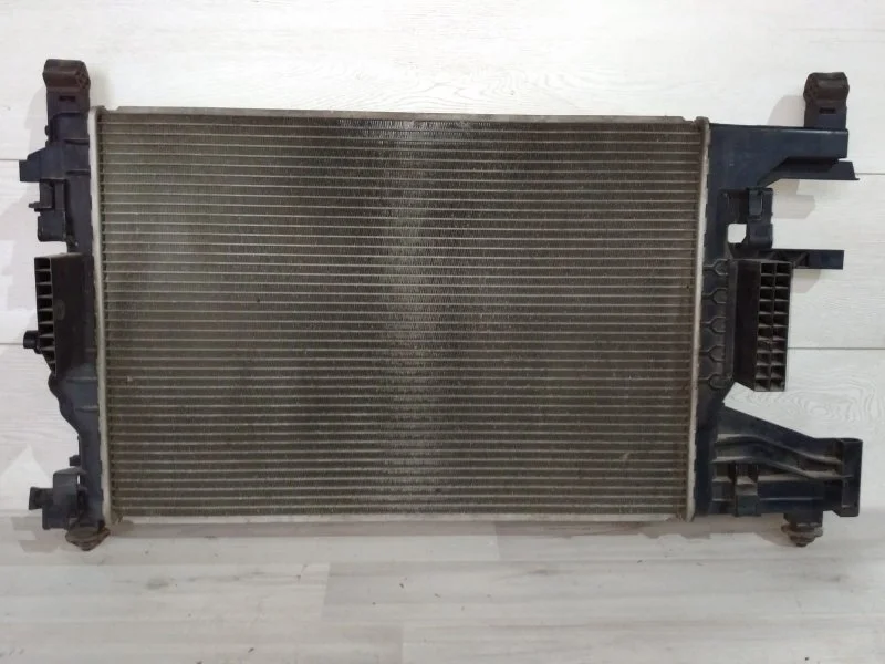 Радиатор двс Opel Astra J 2010