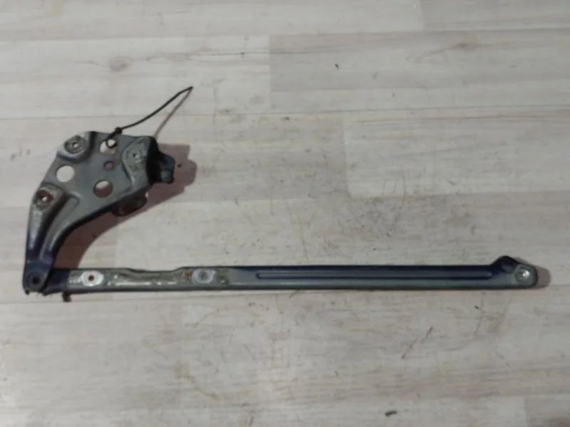 Петля капота Mercedes-Benz -Class W210 2001