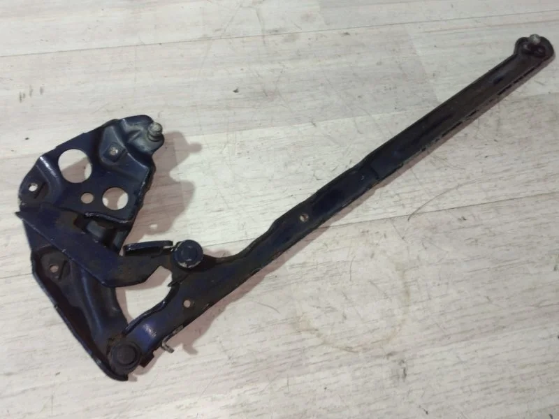 Петля капота Mercedes-Benz -Class W210 2001