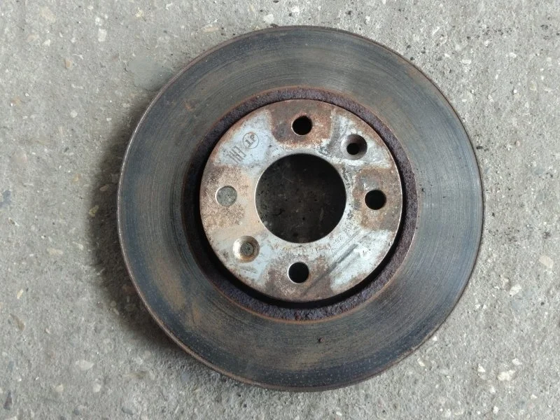 Тормозной диск Nissan Note E11 2008