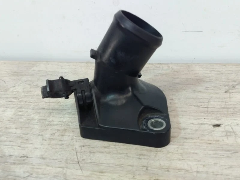 Фланец системы охлаждения Nissan Note E11 2008