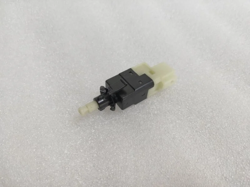 Концевик стоп сигнала Mercedes-Benz Sprinter W906