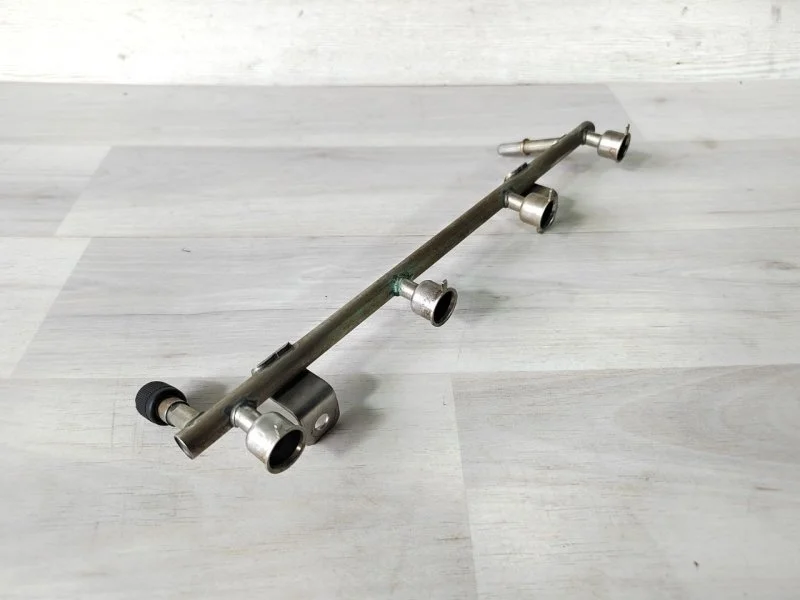 Топливная рампа Opel Astra J 2010