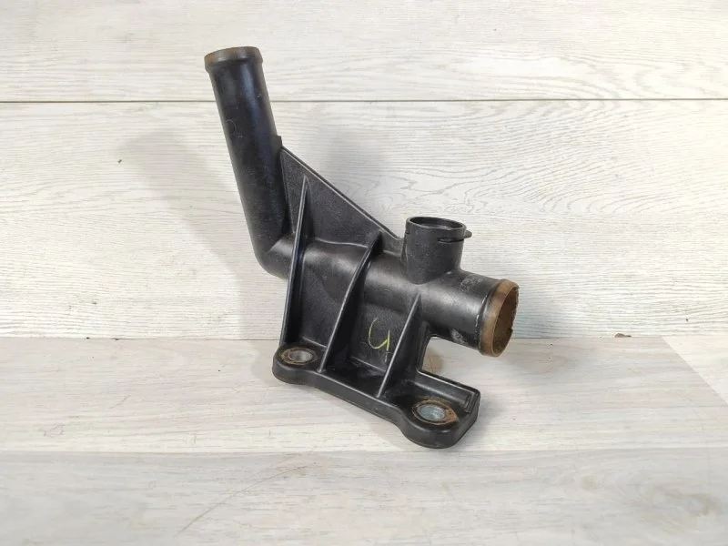 Фланец системы охлаждения Volkswagen Crafter