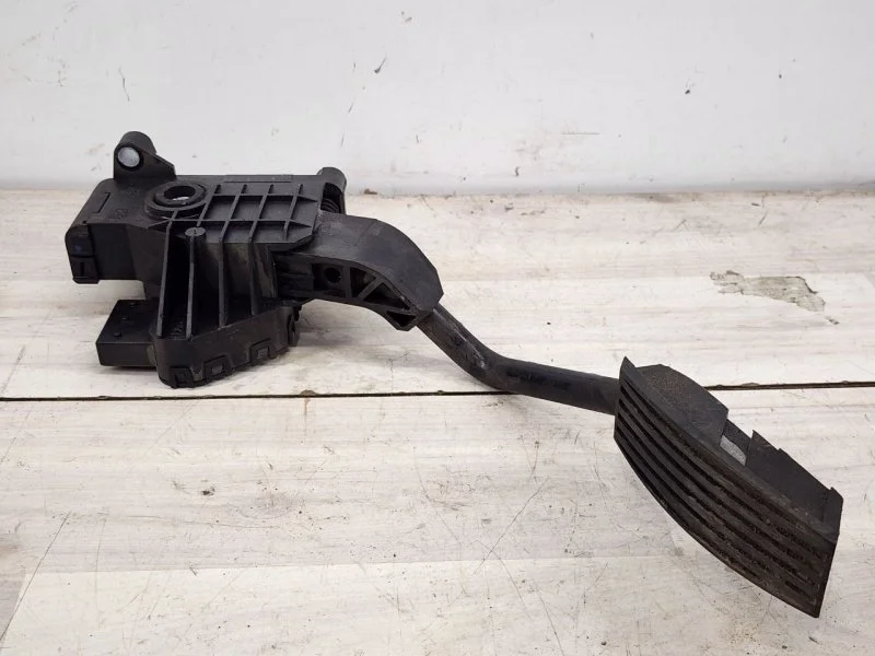 Педаль газа Opel Corsa D 2008