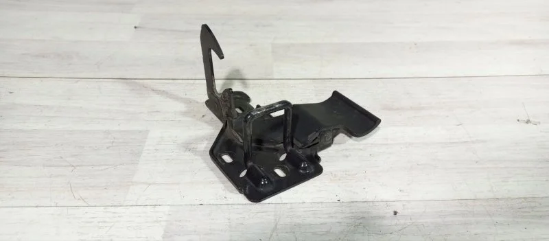 Крючок капота Volkswagen Touareg 2005 7L