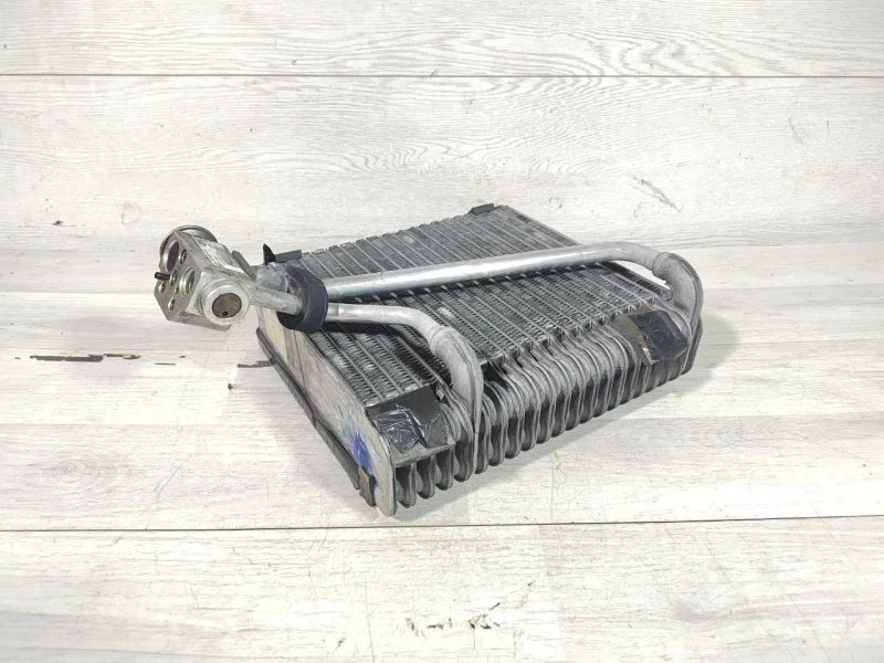 Радиатор кондиционера Volkswagen Touareg 2005 7L