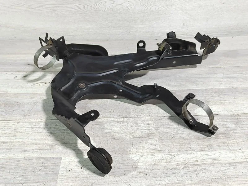 Кронштейн дополнительного отопителя Volkswagen Touareg 2005 7L