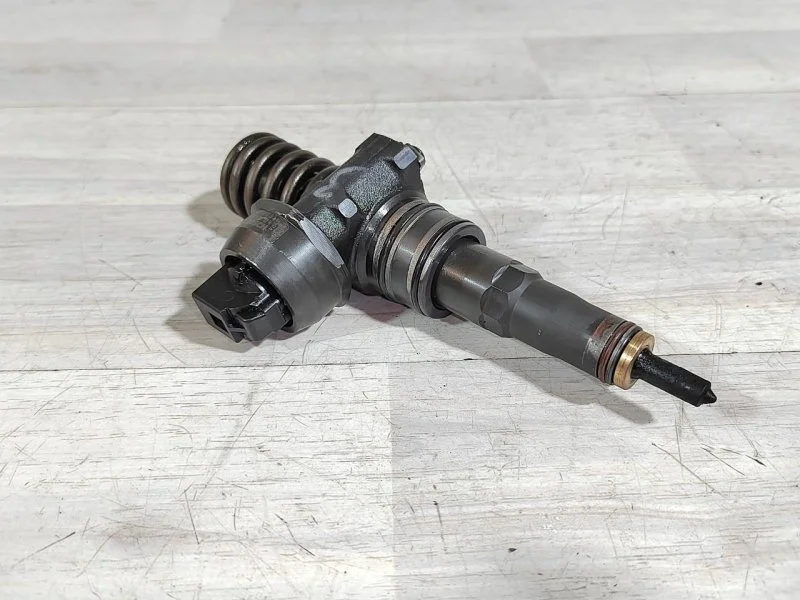 Форсунка Volkswagen Touareg 2005 7L