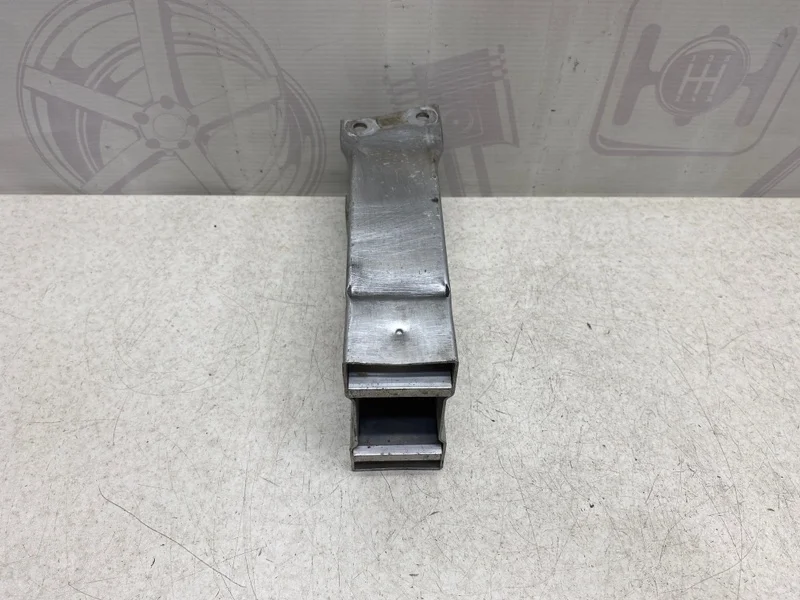 Кронштейн усилителя переднего бампера правый Mercedes-benz 2008 W204