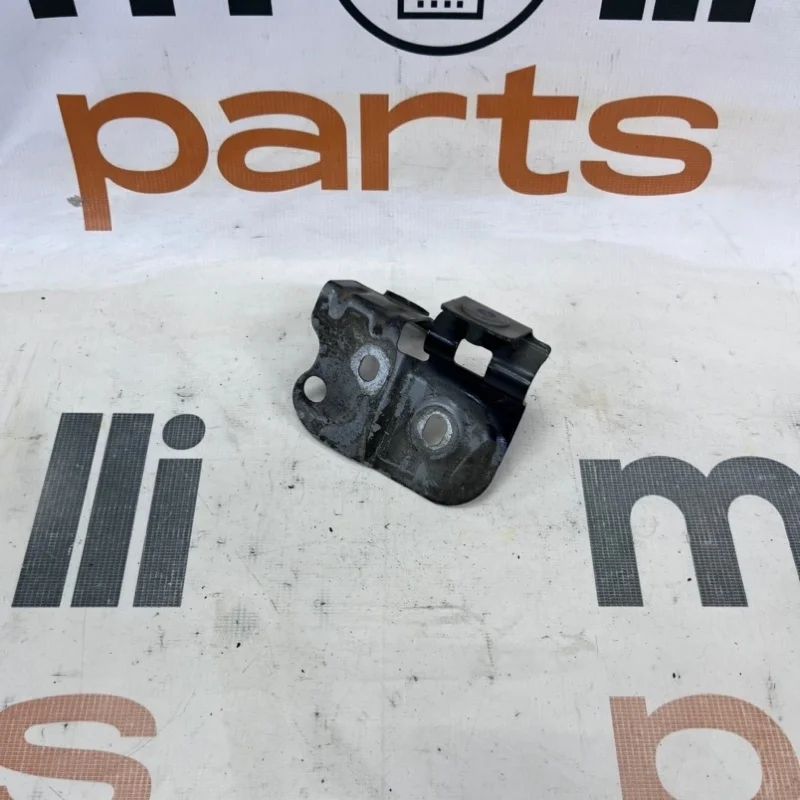 Кронштейн крепления крыла Audi Q7 2016 4M